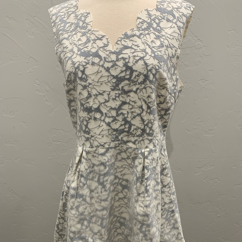 Poema Large Scalloped White & Grey Dress